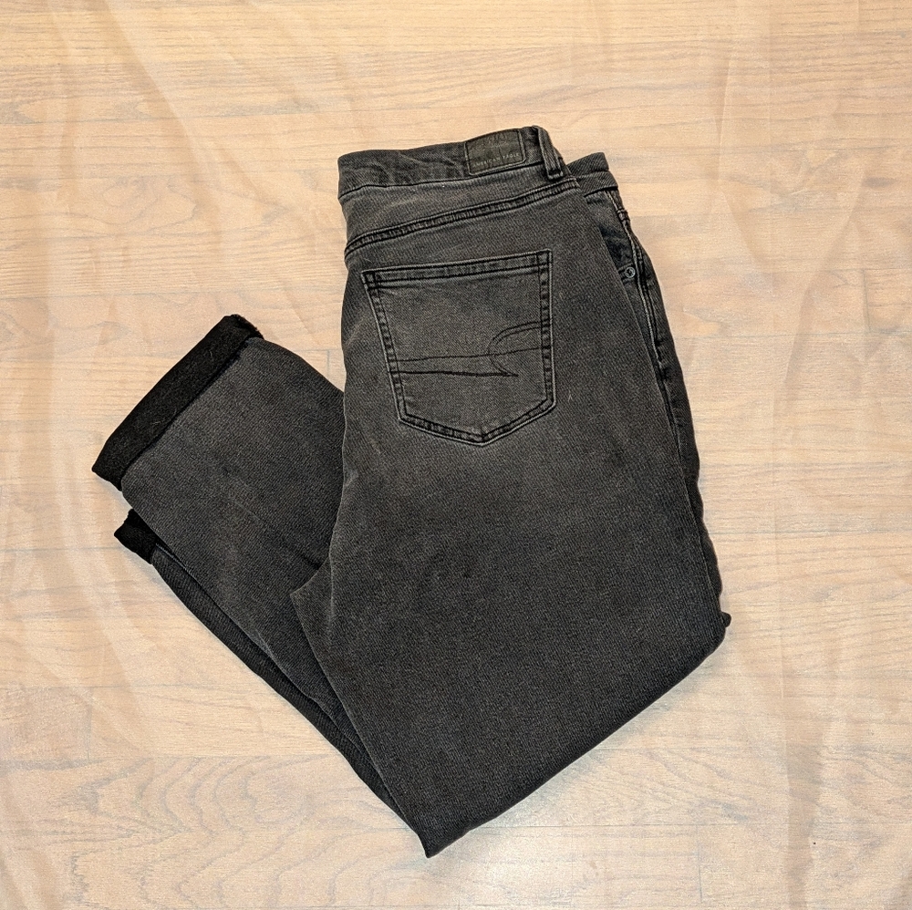 American Eagle Outfitters High Rise Black Curvy Mom Jeans